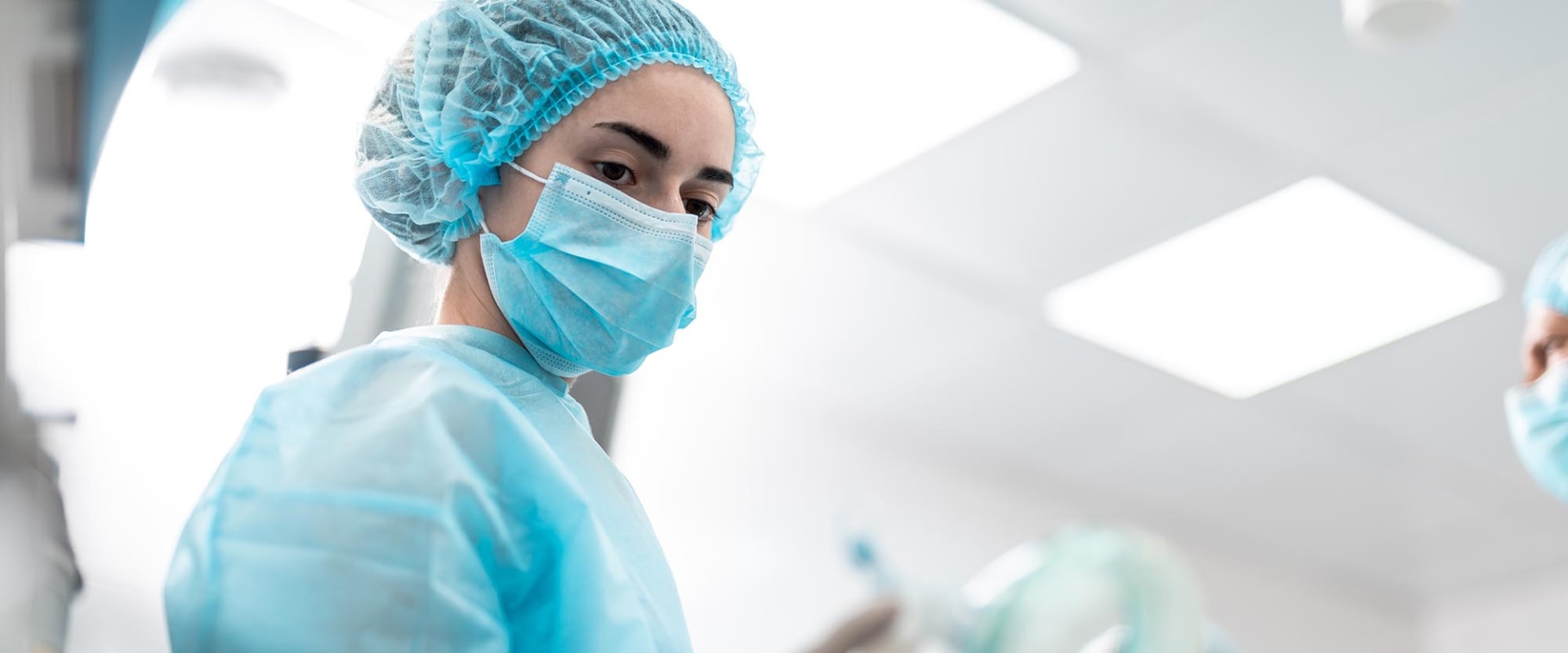 Understanding Risks and Complications: A Guide to Finding a Qualified Cosmetic Surgeon